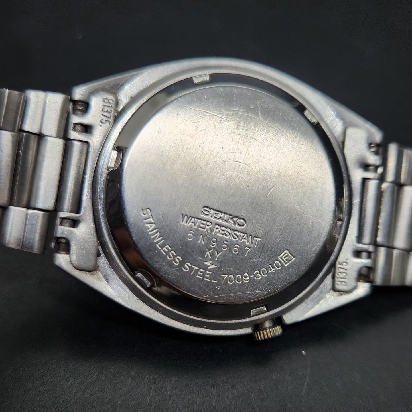 Vintage 1985 Original Seiko 5 Automatic 7009-3040 Black Face 17 Jewels Day-Date Japanese Men's Wrist Watch VS05