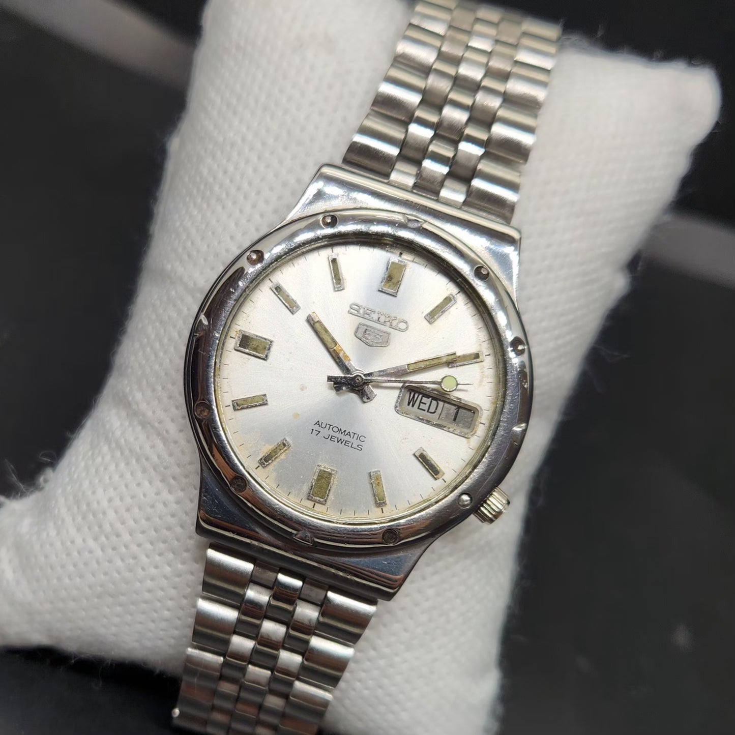 Vintage 1983 Original Seiko 5 Automatic 7009-2061 Silver Face 17 Jewels Day-Date Japanese Men's Wrist Watch VS06
