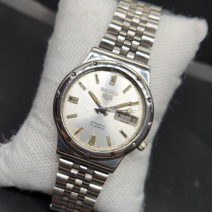 Vintage 1983 Original Seiko 5 Automatic 7009-2061 Silver Face 17 Jewels Day-Date Japanese Men's Wrist Watch VS06