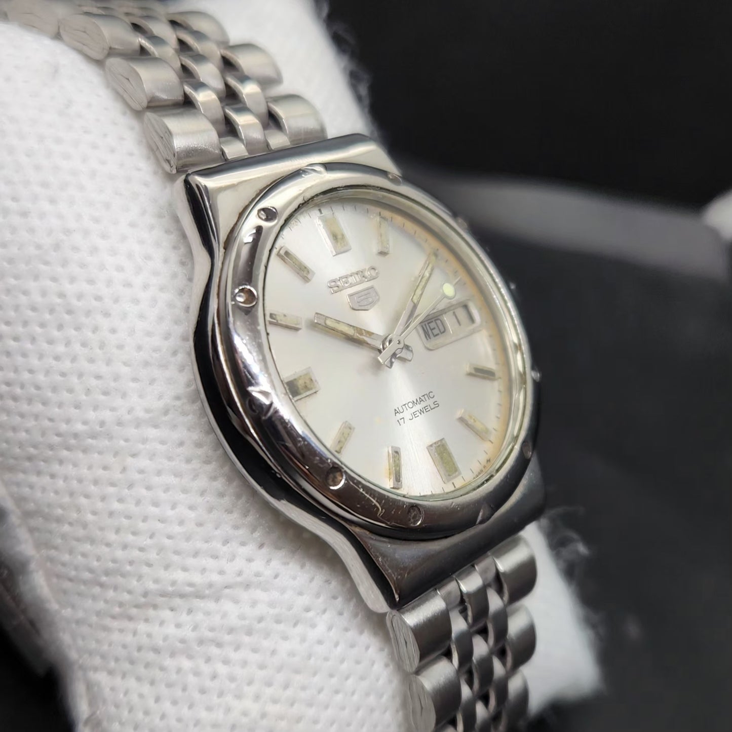 Vintage 1983 Original Seiko 5 Automatic 7009-2061 Silver Face 17 Jewels Day-Date Japanese Men's Wrist Watch VS06