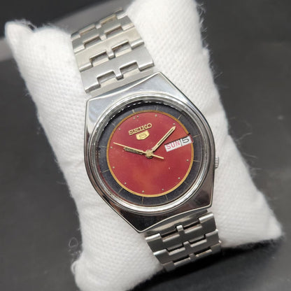 Vintage 1983 Original Seiko 5 Automatic 6309-8910 Red Face 17 Jewels Day-Date Japanese Men's Wrist Watch VS09
