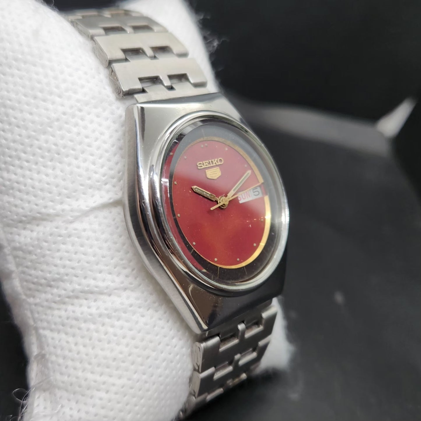 Vintage 1983 Original Seiko 5 Automatic 6309-8910 Red Face 17 Jewels Day-Date Japanese Men's Wrist Watch VS09