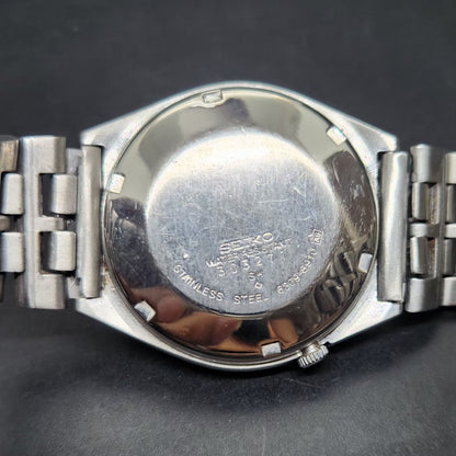 Vintage 1983 Original Seiko 5 Automatic 6309-8910 Red Face 17 Jewels Day-Date Japanese Men's Wrist Watch VS09