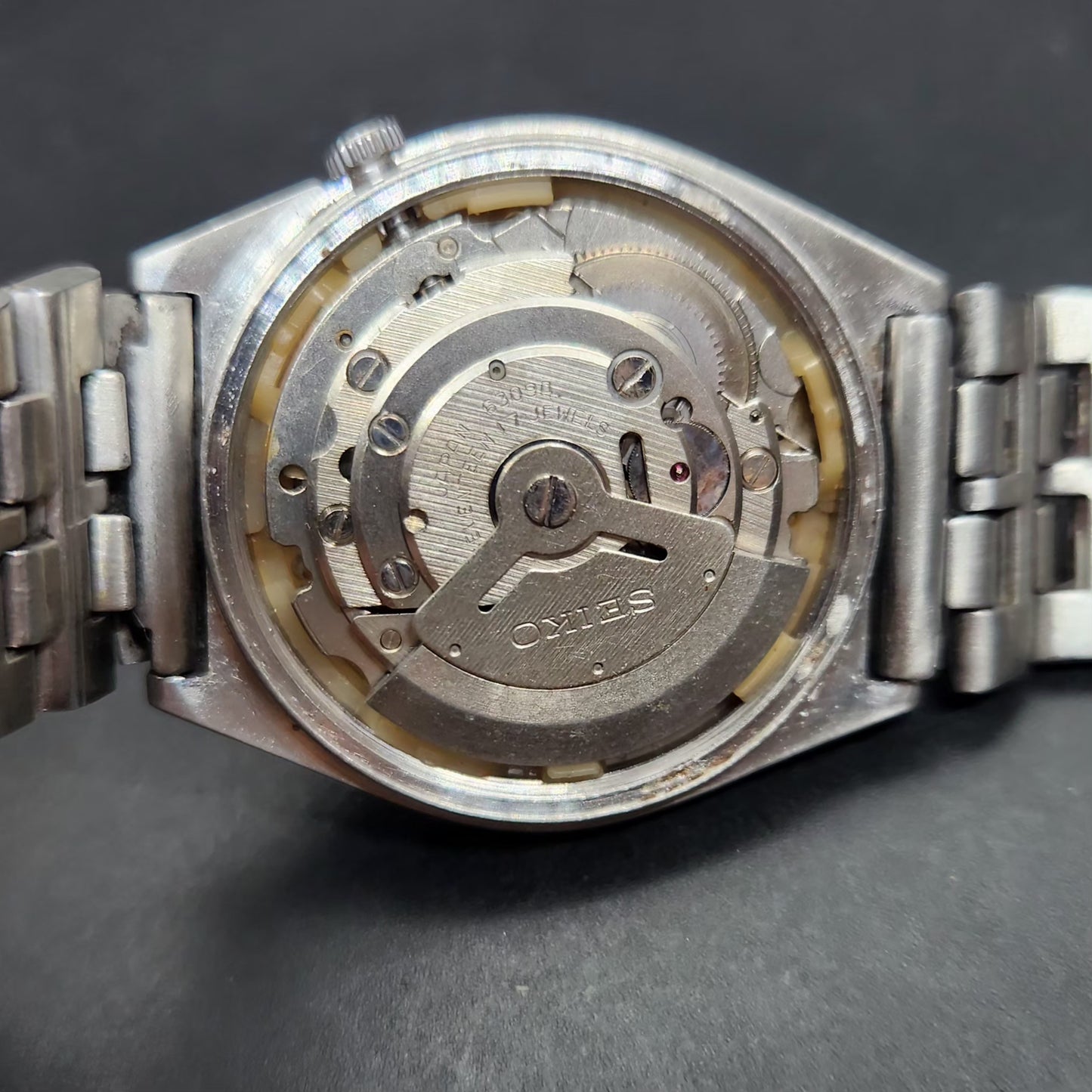 Vintage 1983 Original Seiko 5 Automatic 6309-8910 Red Face 17 Jewels Day-Date Japanese Men's Wrist Watch VS09