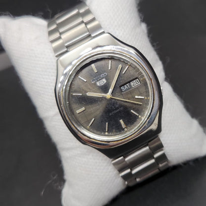 Vintage 1979 Original Seiko 5 Automatic 7009-5170 Black Face 17 Jewels Day-Date Japanese Men's Wrist Watch VS14
