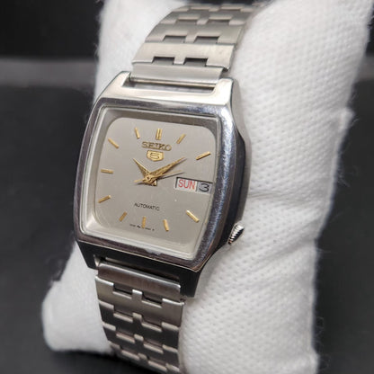 Vintage 1976 Original Seiko 5 Automatic 7009-3090 Grey Face 17 Jewels Day-Date Japanese Men's Wrist Watch VS15