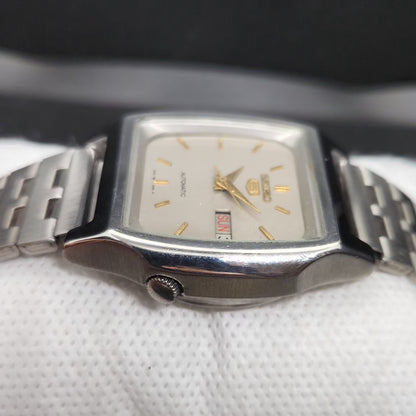 Vintage 1976 Original Seiko 5 Automatic 7009-3090 Grey Face 17 Jewels Day-Date Japanese Men's Wrist Watch VS15