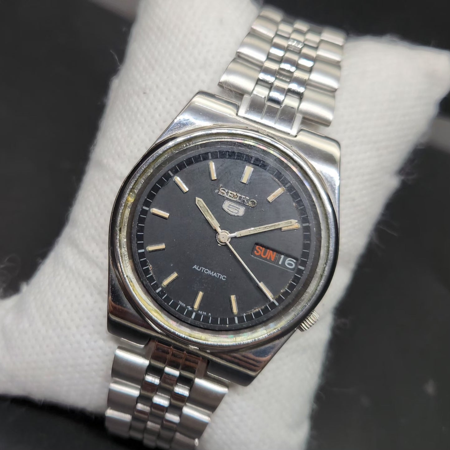 Vintage 1984 Original Seiko 5 Automatic 7009-3181 Black Face 17 Jewels Day-Date Japanese Men's Wrist Watch VS16
