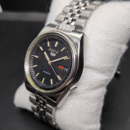 Vintage 1984 Original Seiko 5 Automatic 7009-3181 Black Face 17 Jewels Day-Date Japanese Men's Wrist Watch VS16