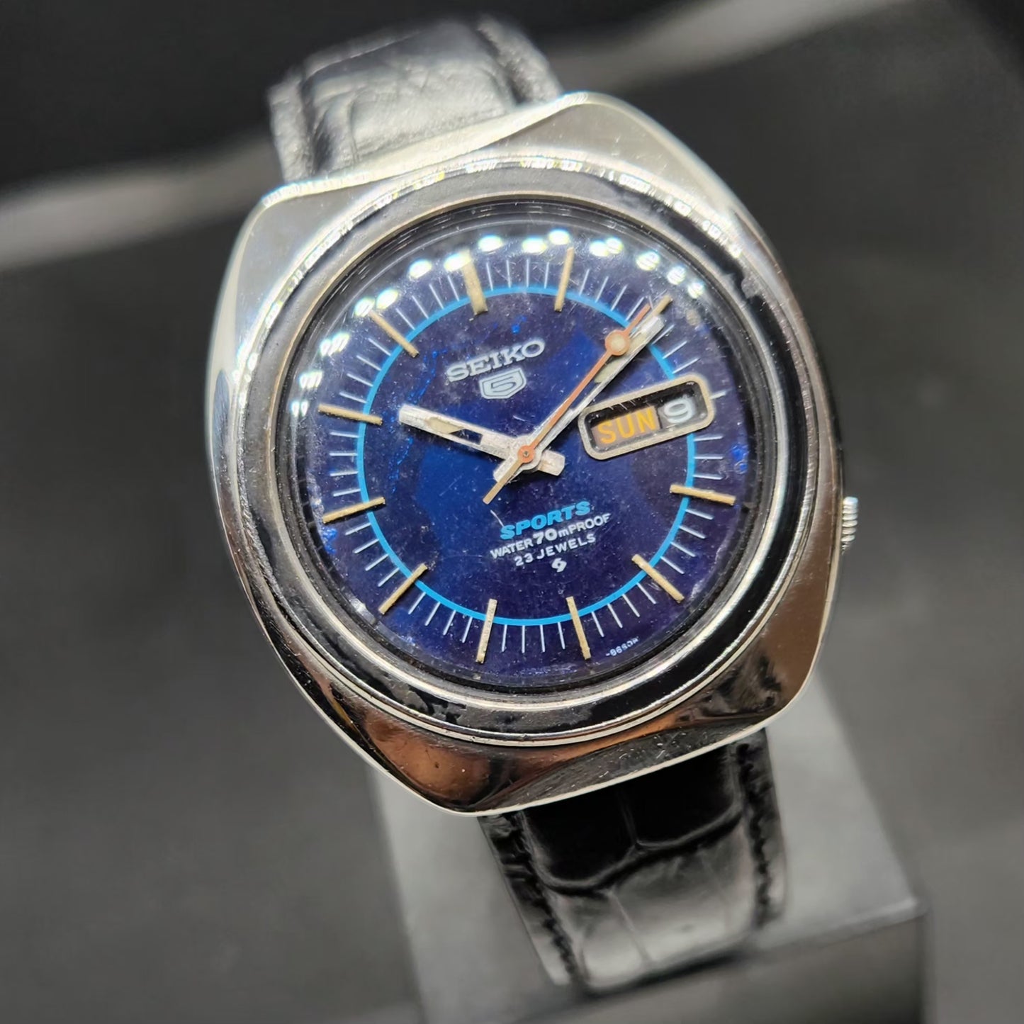 Vintage 1970 Original Seiko 5 Sports Automatic 6106-8560 Blue Face 40MM Case Day-Date Japanese Men's Wrist Watch VS25