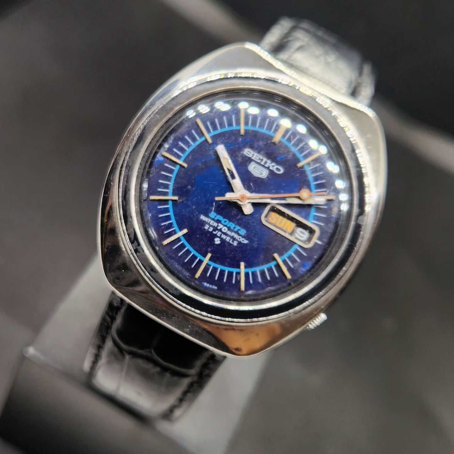 Vintage 1970 Original Seiko 5 Sports Automatic 6106-8560 Blue Face 40MM Case Day-Date Japanese Men's Wrist Watch VS25