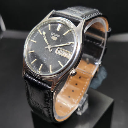 Vintage 1984 Original Seiko 5 Automatic 7009-578A Black Face 17 Jewels Day-Date Japanese Men's Wrist Watch VS24