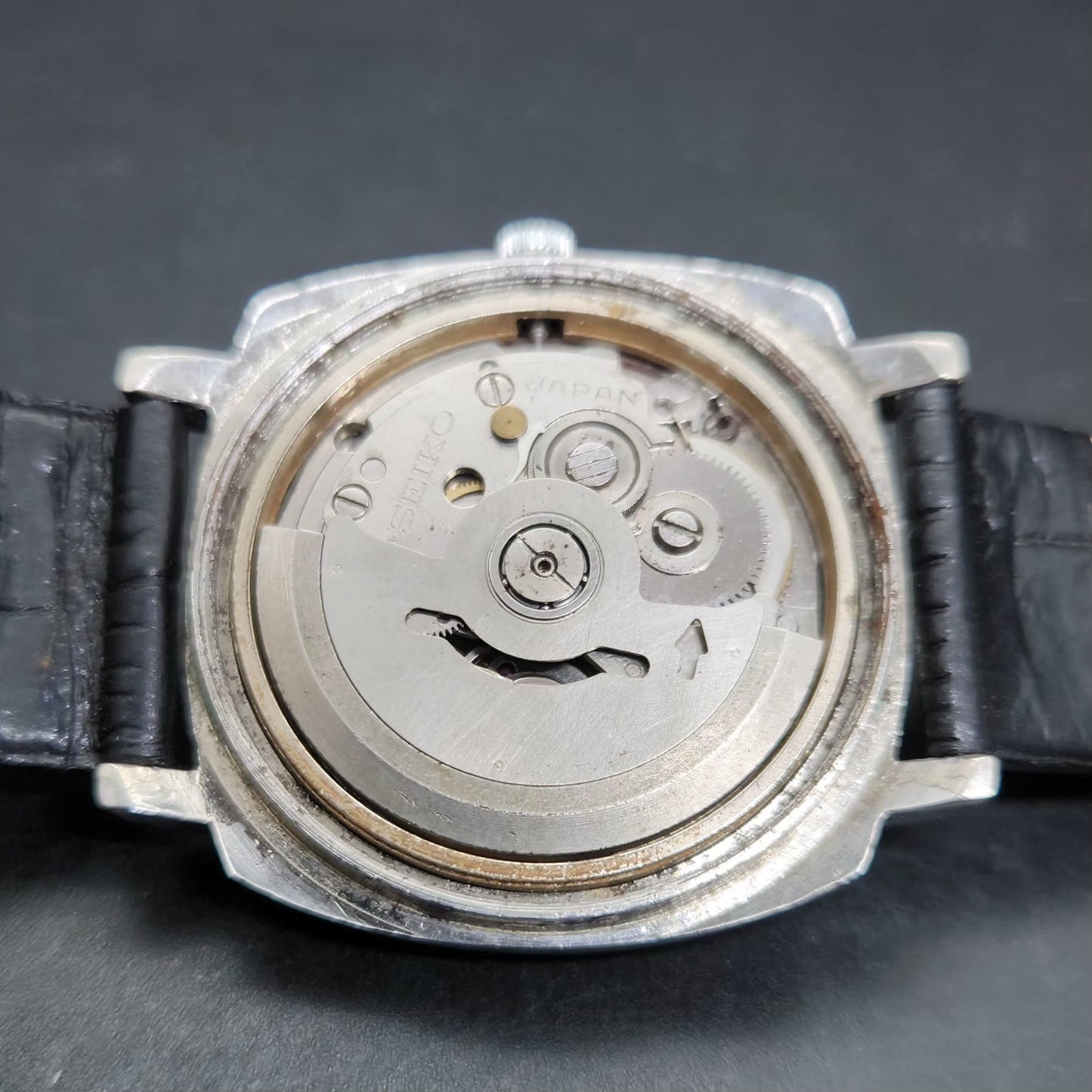 Vintage 1977 Original Seiko 5 Automatic 7009-8040 Repainted White Face 17 Jewels Date Japanese Men's Wrist Watch VS28