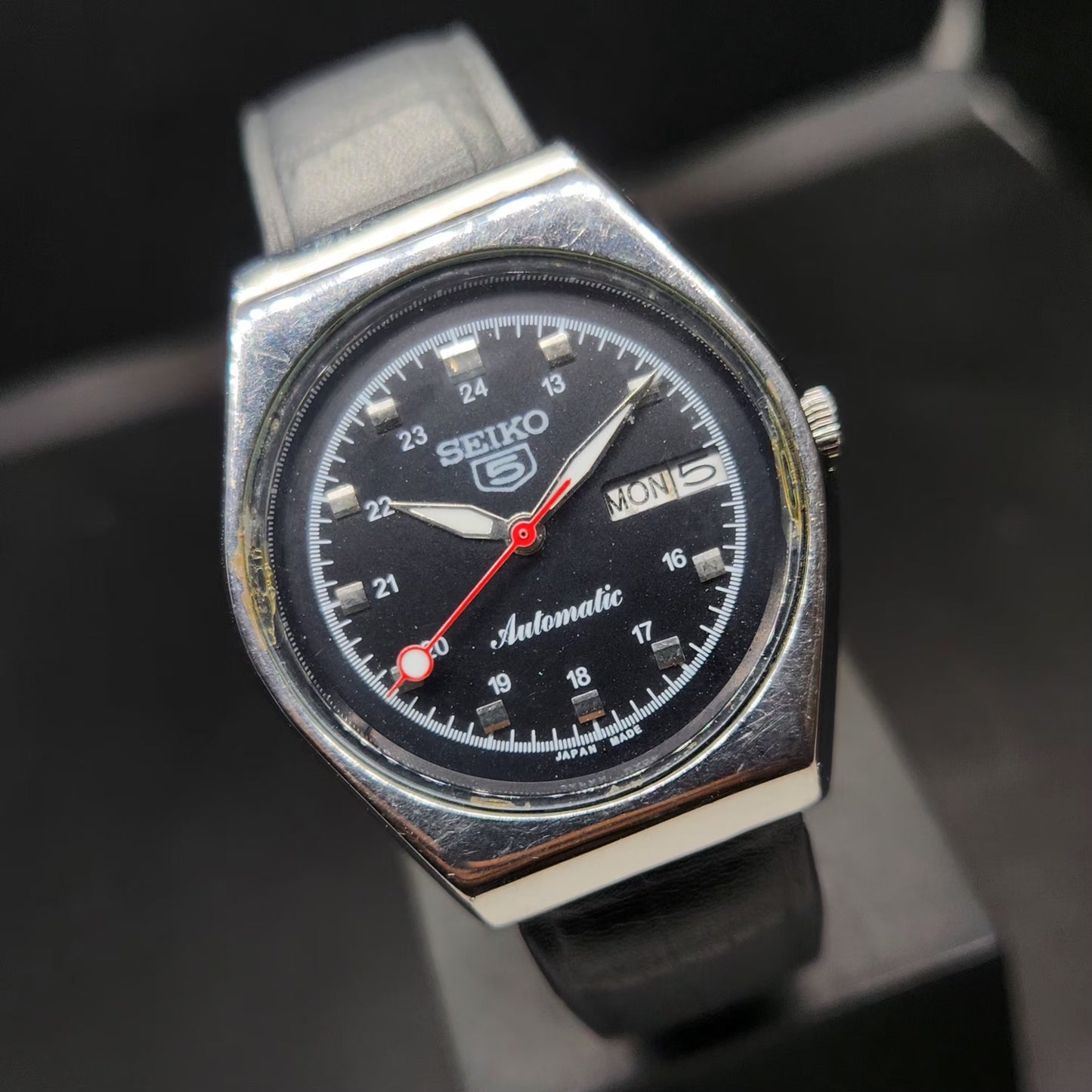 Vintage 1980 Original Seiko 5 Automatic 6309 Repainted Black Face 17 Jewels Day-Date Japanese Men's Wrist Watch VS37