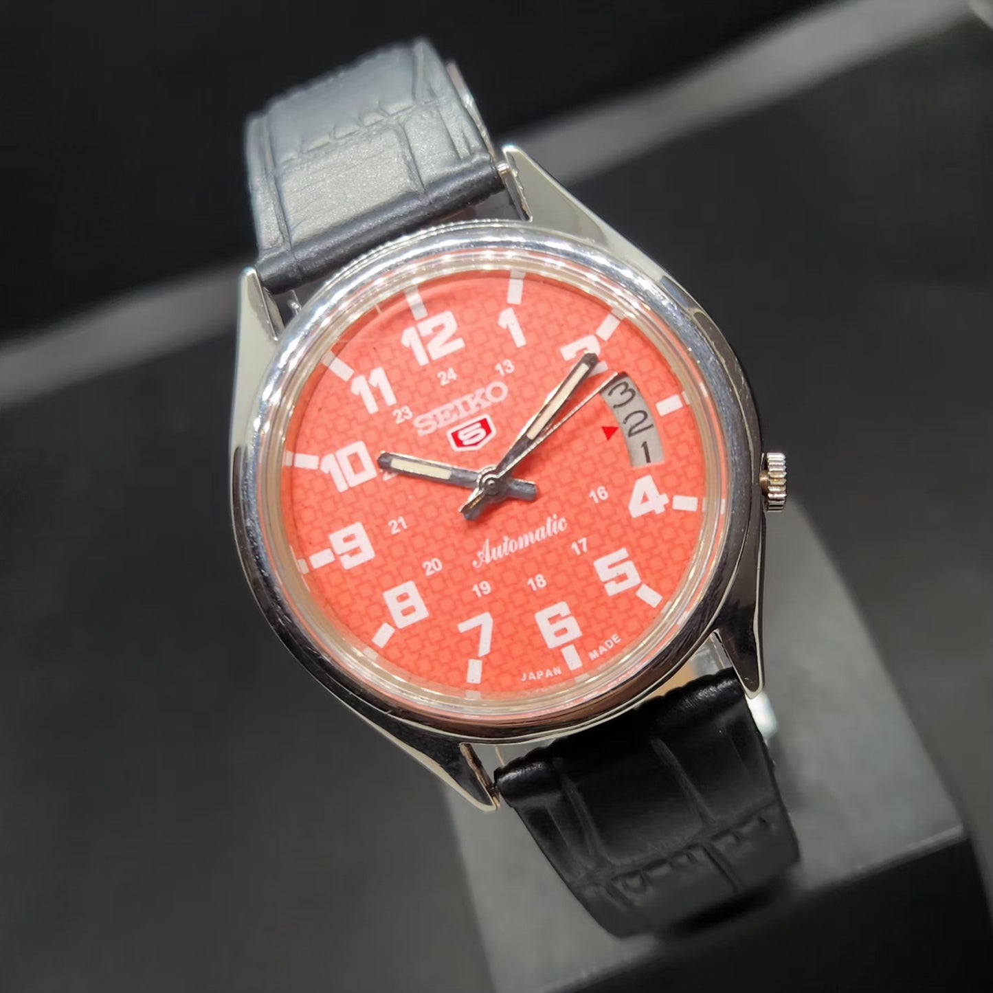 Vintage 1980 Original Seiko 5 Automatic 7009-8590 Repainted Peach Face 17 Jewels Date Japanese Men's Wrist Watch VS39