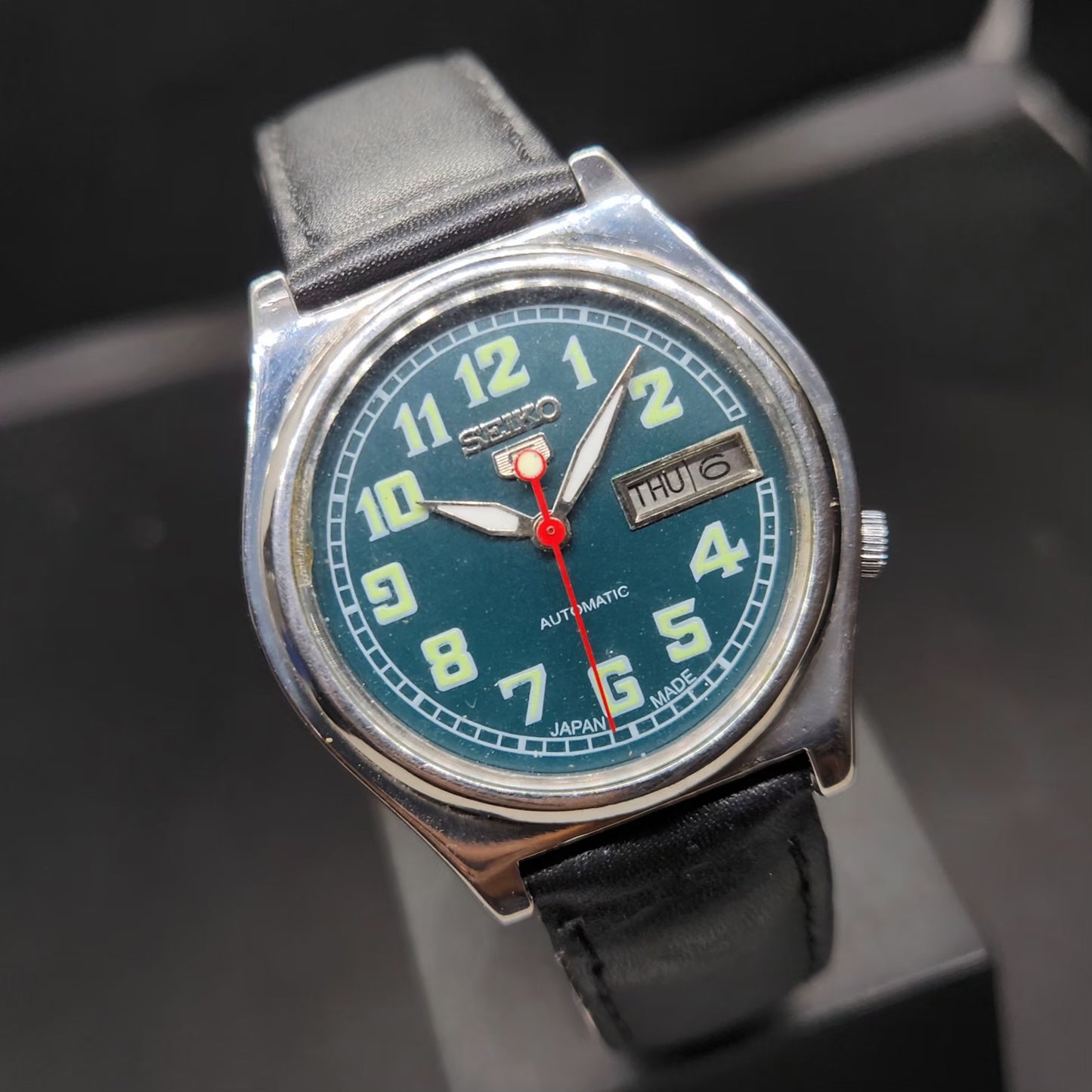 Vintage 1981 Original Seiko 5 Automatic 7019 Repainted Green Face 21 Jewels Day-Date Japanese Men's Wrist Watch VS46