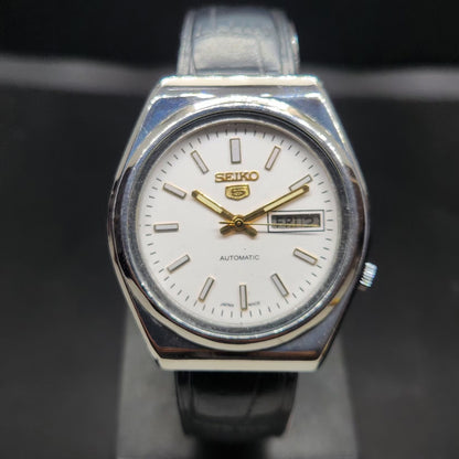 Vintage 1987 Original Seiko 5 Automatic 7009-8761 White Face 17 Jewels Day-Date Japanese Men's Wrist Watch VS54