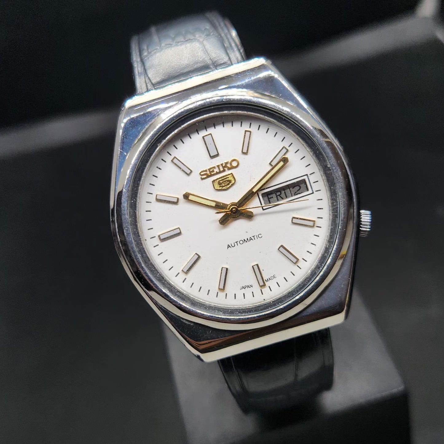 Vintage 1987 Original Seiko 5 Automatic 7009-8761 White Face 17 Jewels Day-Date Japanese Men's Wrist Watch VS54