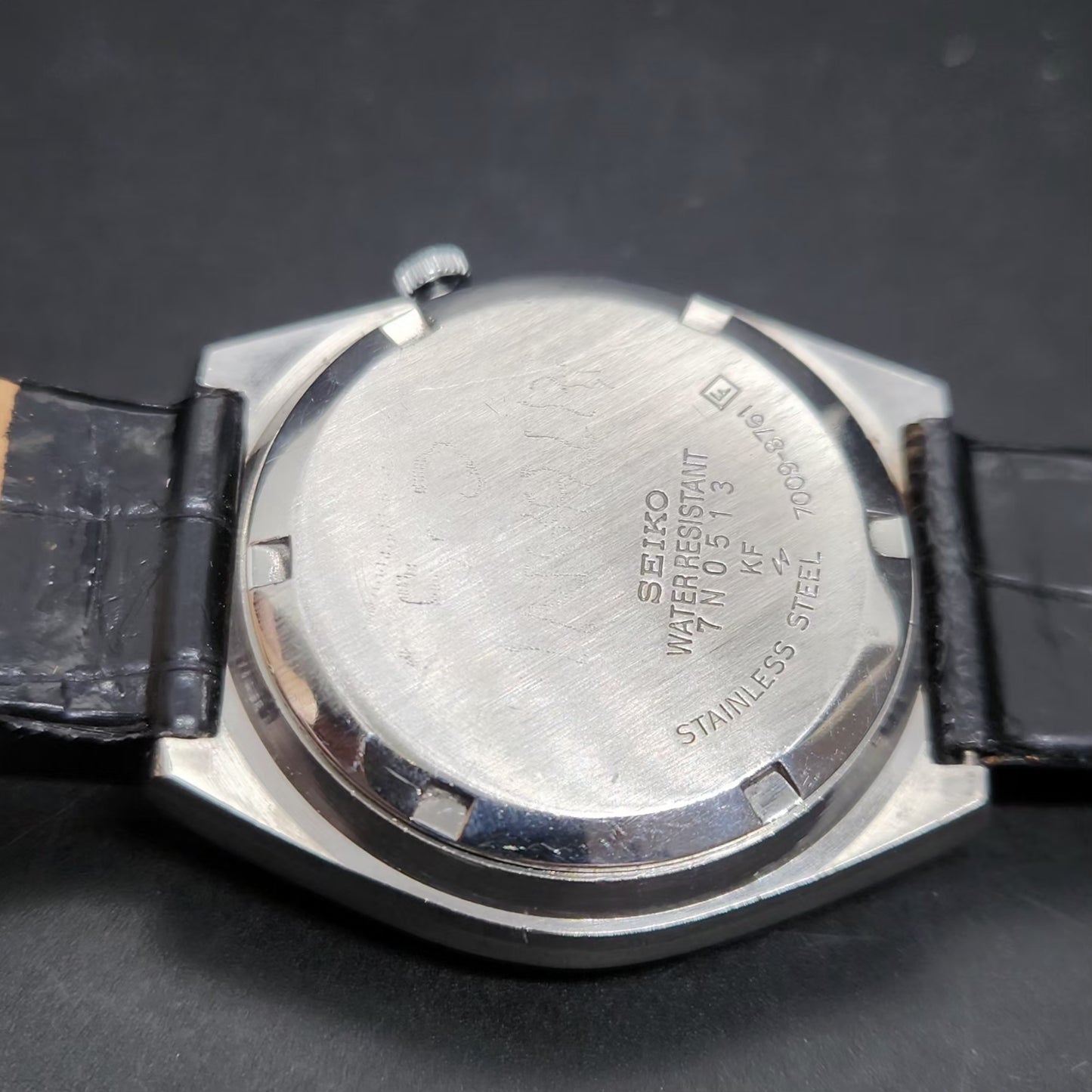 Vintage 1987 Original Seiko 5 Automatic 7009-8761 White Face 17 Jewels Day-Date Japanese Men's Wrist Watch VS54
