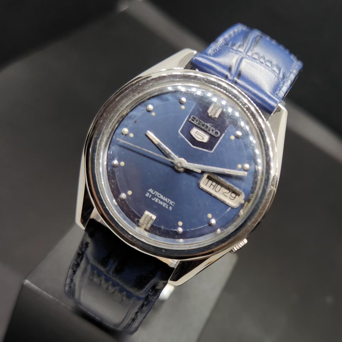 Vintage 1976 Original Seiko 5 Automatic 7019-7100 Blue Face 21 Jewels Day-Date Japanese Men's Wrist Watch VS55