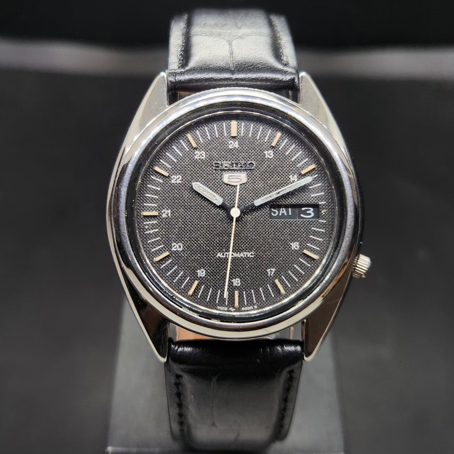 Vintage 1977 Original Seiko 5 Automatic 7009 Black Face 17 Jewels Day-Date Japanese Men's Wrist Watch VS57