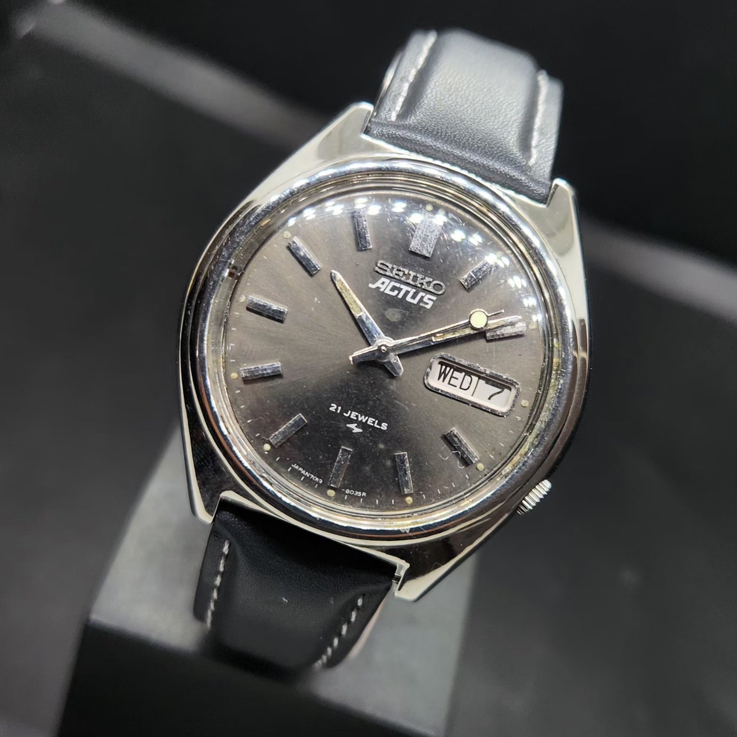 Vintage 1976 Original Seiko Actus Automatic 7019-8010 Black Face 21 Jewels Day-Date Japanese Men's Wrist Watch VS62