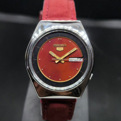 Vintage 1984 Original Seiko 5 Automatic 6309-8910 Red Face 17 Jewels Day-Date Japanese Men's Wrist Watch VS64