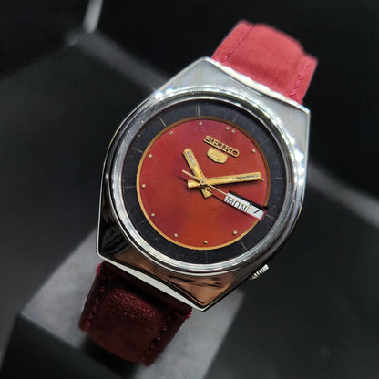 Vintage 1984 Original Seiko 5 Automatic 6309-8910 Red Face 17 Jewels Day-Date Japanese Men's Wrist Watch VS64