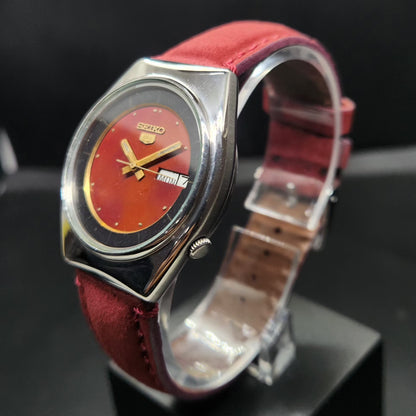 Vintage 1984 Original Seiko 5 Automatic 6309-8910 Red Face 17 Jewels Day-Date Japanese Men's Wrist Watch VS64