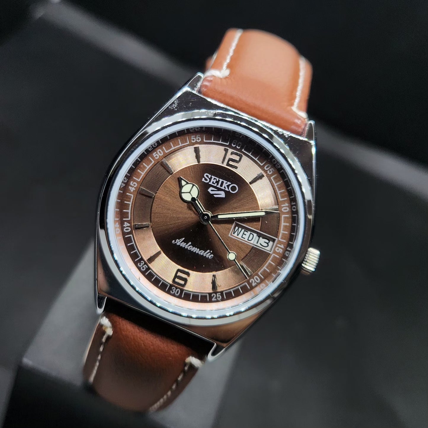 Vintage Mod Seiko 5 Automatic 17 Jewels Cal. 6309 Brown Face Brown Leather Band Day-Date Men's Wrist Watch VS65