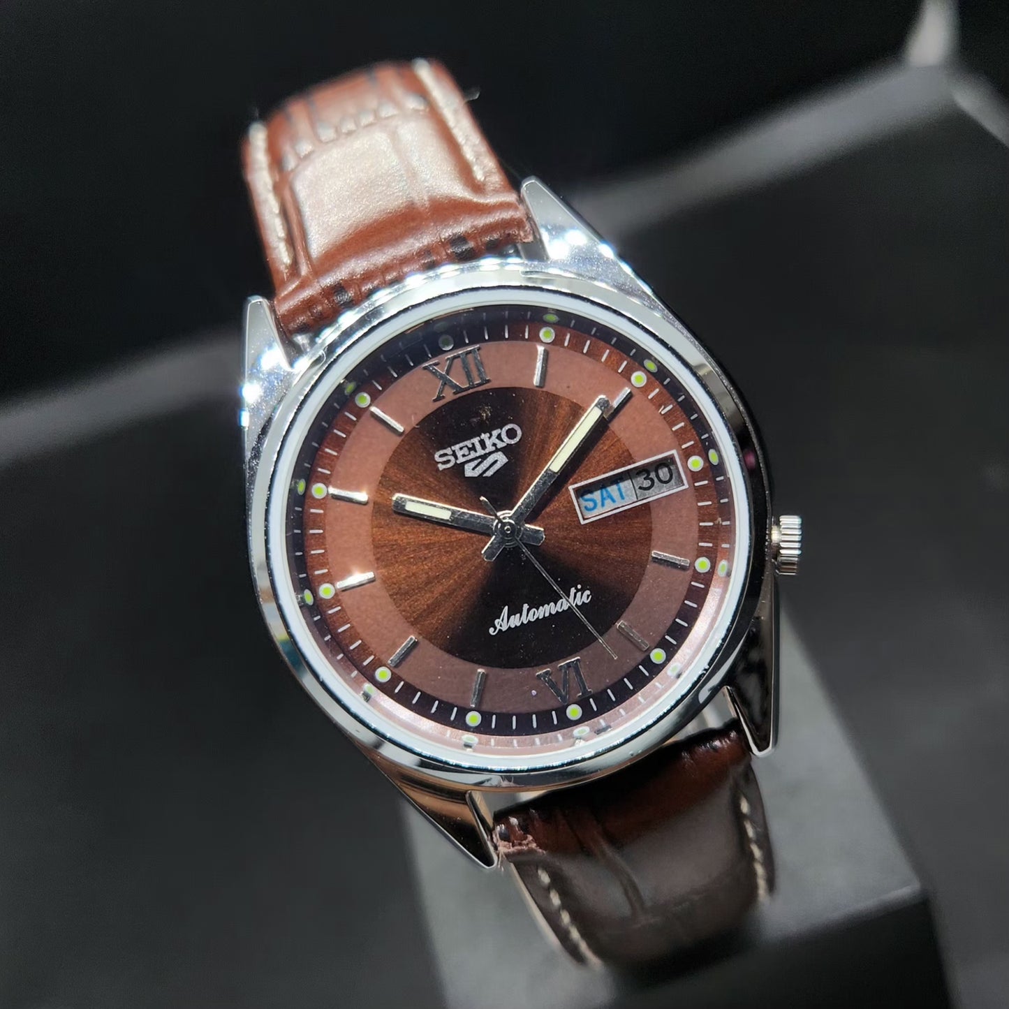 Vintage Mod Seiko 5 Automatic 17 Jewels Cal. 7009 Brown Face Brown Leather Band Day-Date Men's Wrist Watch VS67