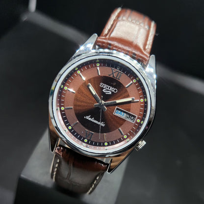 Vintage Mod Seiko 5 Automatic 17 Jewels Cal. 7009 Brown Face Brown Leather Band Day-Date Men's Wrist Watch VS67