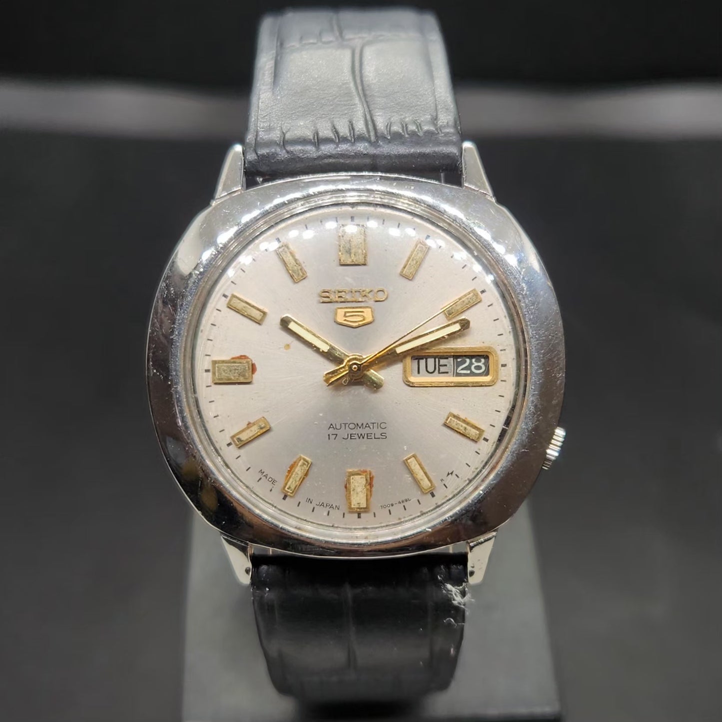 Vintage 1974 Original Seiko 5 Automatic 7019-7100 Silver Face 21 Jewels Day-Date Japanese Men's Wrist Watch VS69