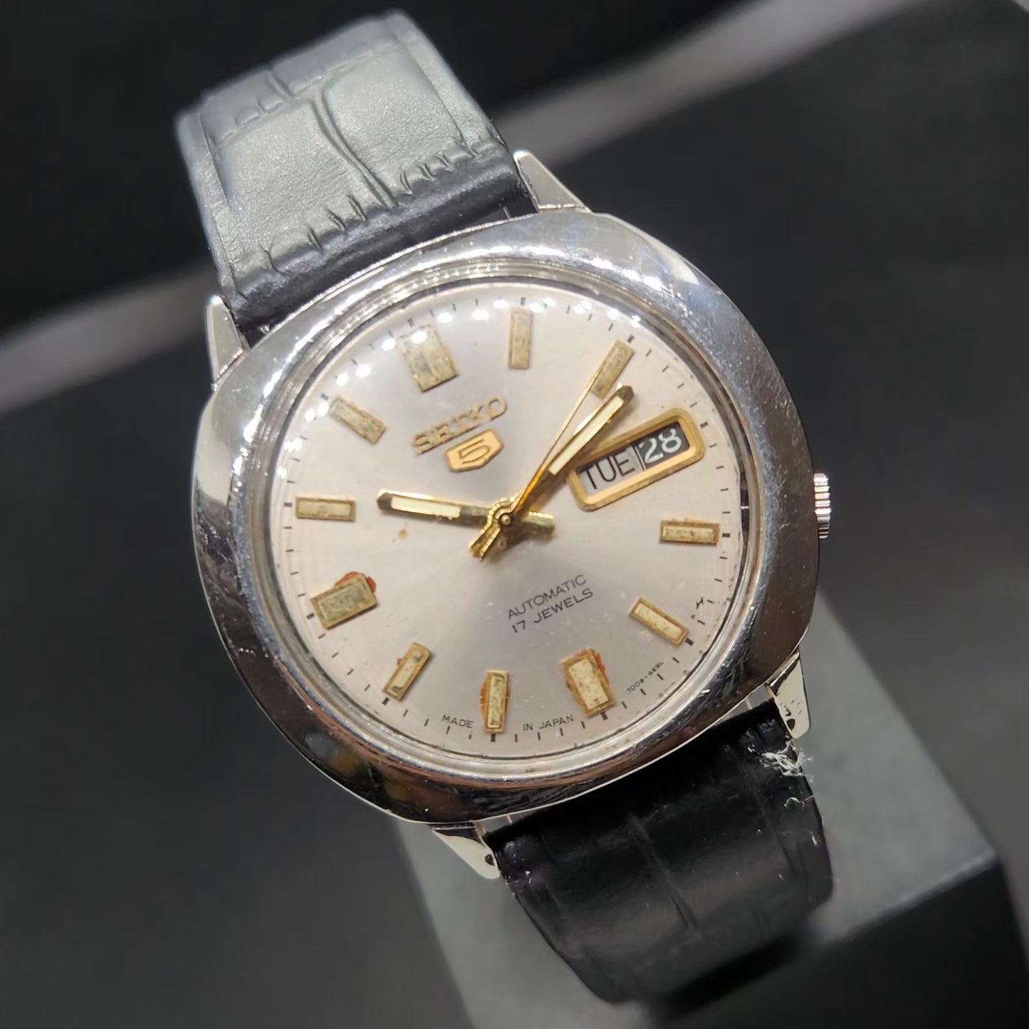 Vintage 1974 Original Seiko 5 Automatic 7019-7100 Silver Face 21 Jewels Day-Date Japanese Men's Wrist Watch VS69