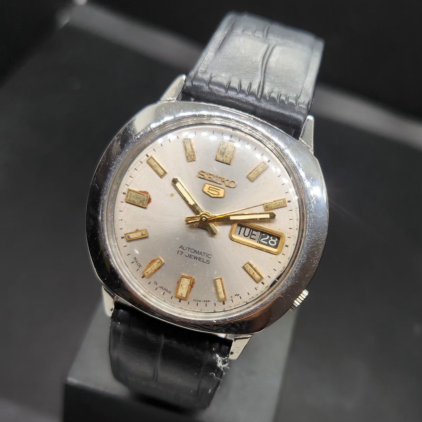 Vintage 1974 Original Seiko 5 Automatic 7019-7100 Silver Face 21 Jewels Day-Date Japanese Men's Wrist Watch VS69