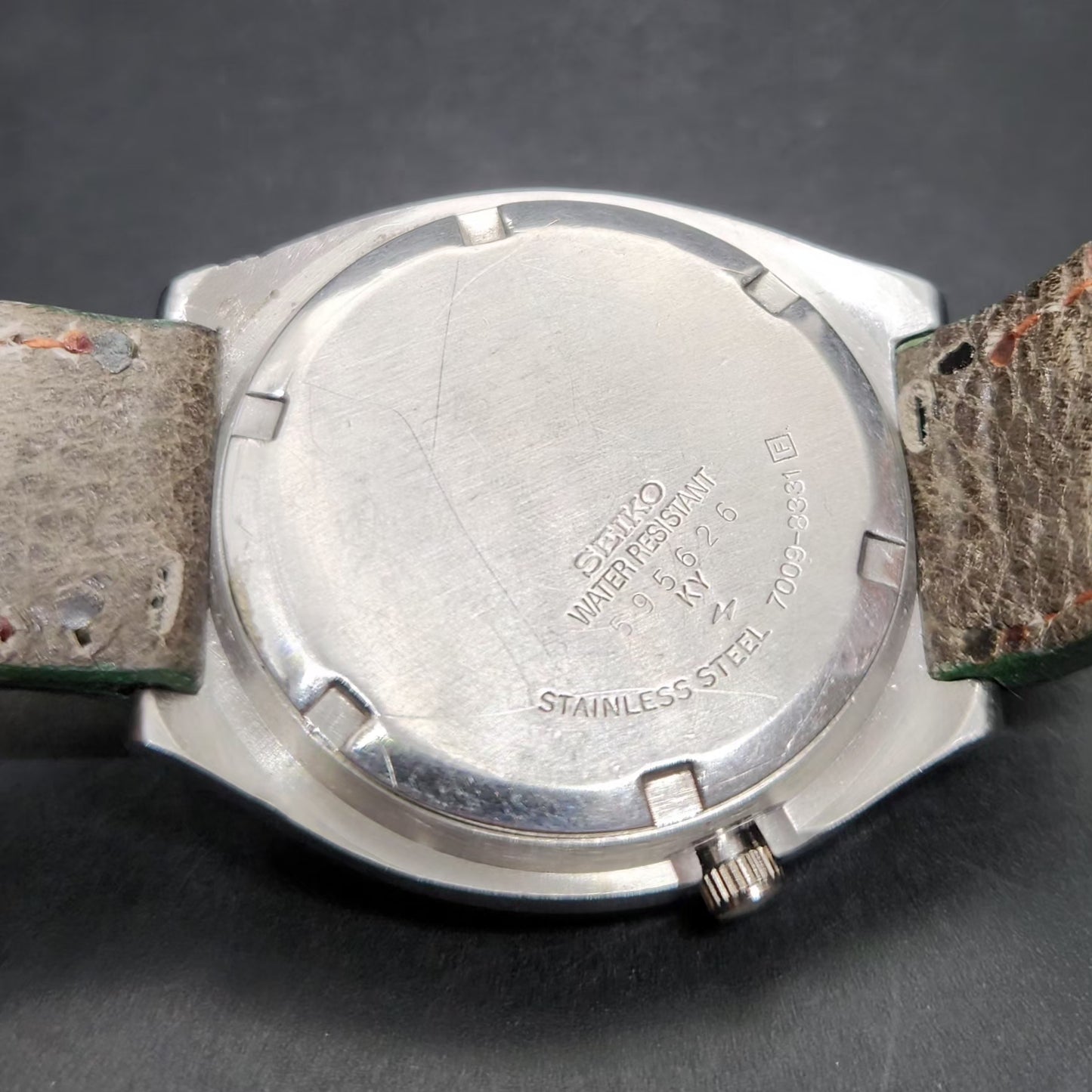 Vintage 1985 Original Seiko 5 Automatic 7009-8331 Silver Face 17 Jewels Day-Date Japanese Men's Wrist Watch VS74