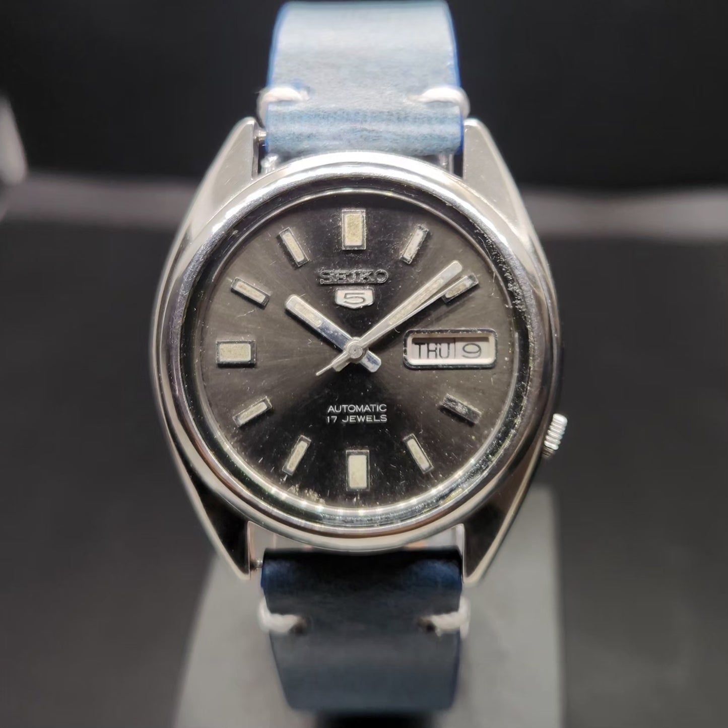Vintage 1974 Original Seiko 5 Automatic 7019-8281 Black Face 21 Jewels Day-Date Japanese Men's Wrist Watch VS75