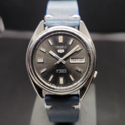 Vintage 1974 Original Seiko 5 Automatic 7019-8281 Black Face 21 Jewels Day-Date Japanese Men's Wrist Watch VS75