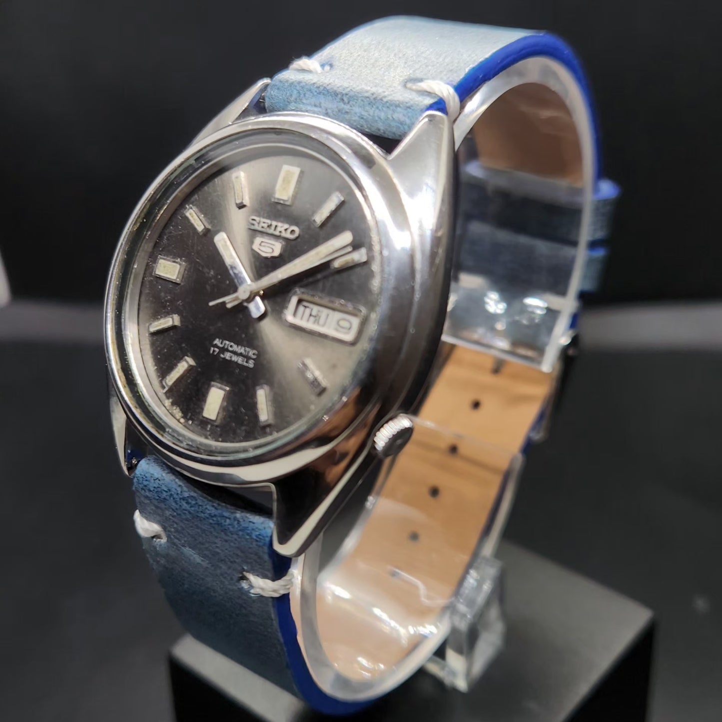 Vintage 1974 Original Seiko 5 Automatic 7019-8281 Black Face 21 Jewels Day-Date Japanese Men's Wrist Watch VS75