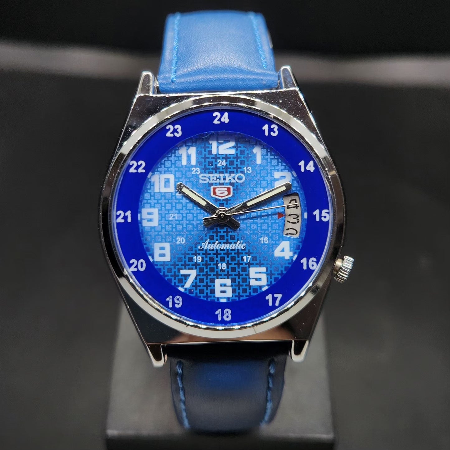 Vintage Mod Seiko 5 Automatic 17 Jewels Cal. 7009 Blue Face Blue Leather Band Date Men's Wrist Watch VS77