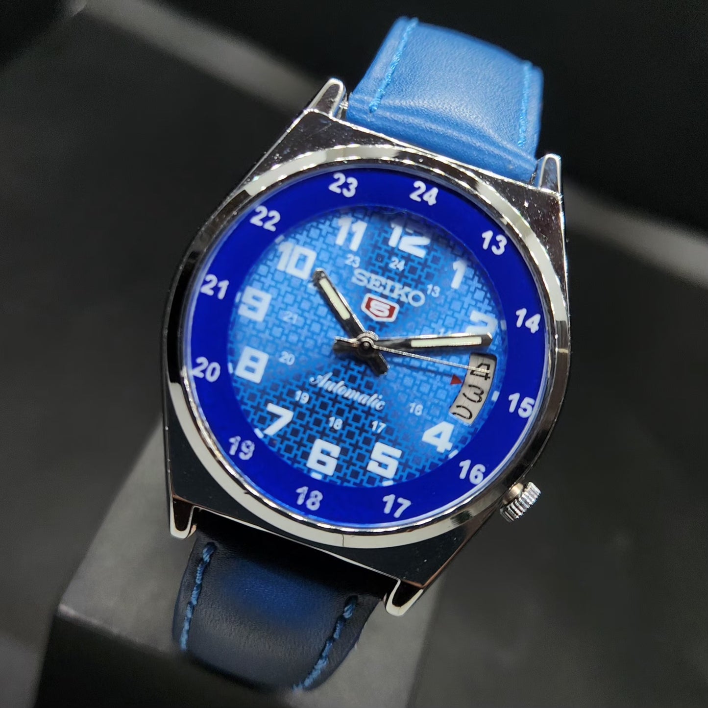 Vintage Mod Seiko 5 Automatic 17 Jewels Cal. 7009 Blue Face Blue Leather Band Date Men's Wrist Watch VS77
