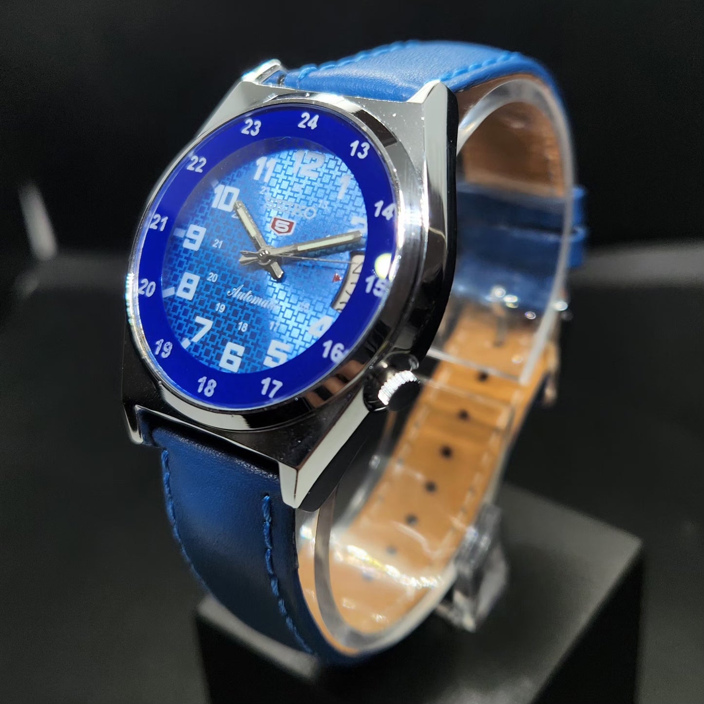 Vintage Mod Seiko 5 Automatic 17 Jewels Cal. 7009 Blue Face Blue Leather Band Date Men's Wrist Watch VS77