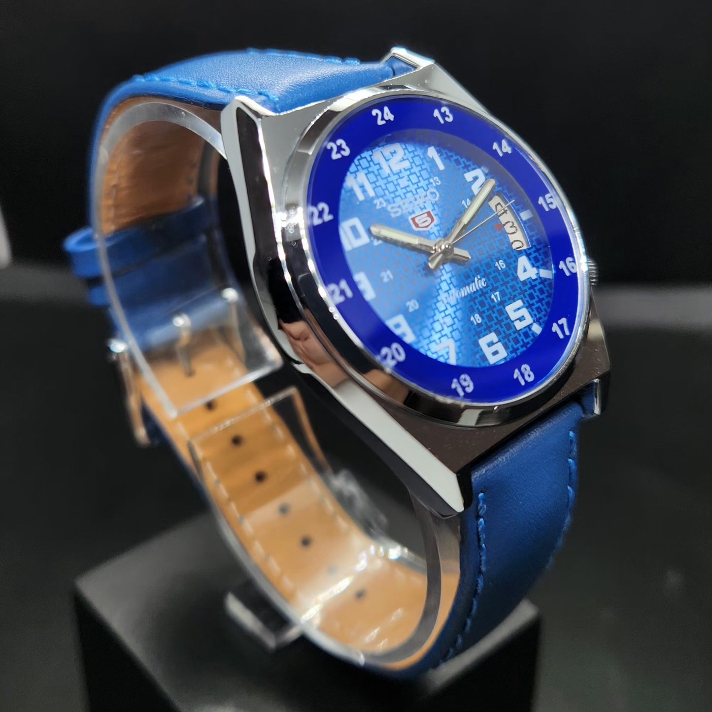 Vintage Mod Seiko 5 Automatic 17 Jewels Cal. 7009 Blue Face Blue Leather Band Date Men's Wrist Watch VS77