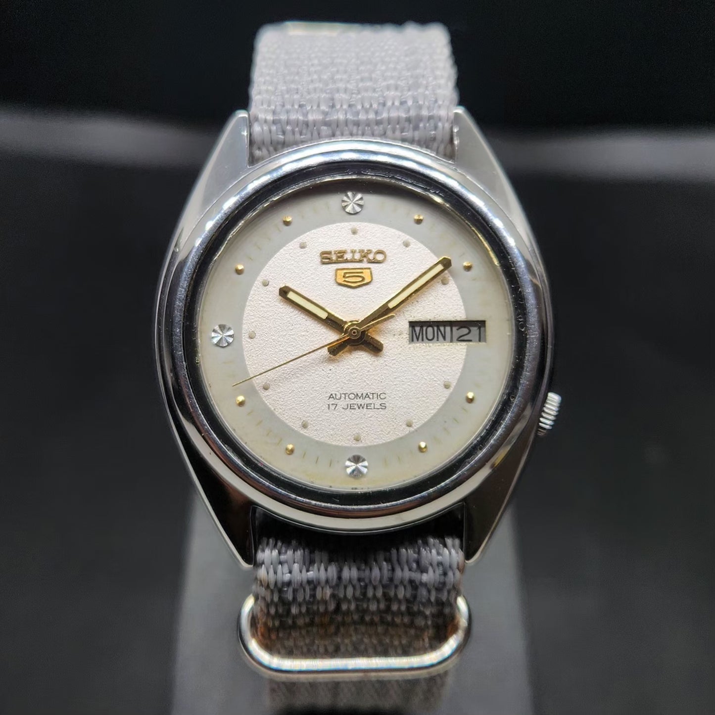 Vintage 1977 Original Seiko 5 Automatic 7019-5080 Grey Face 21 Jewels Day-Date Japanese Men's Wrist Watch VS79