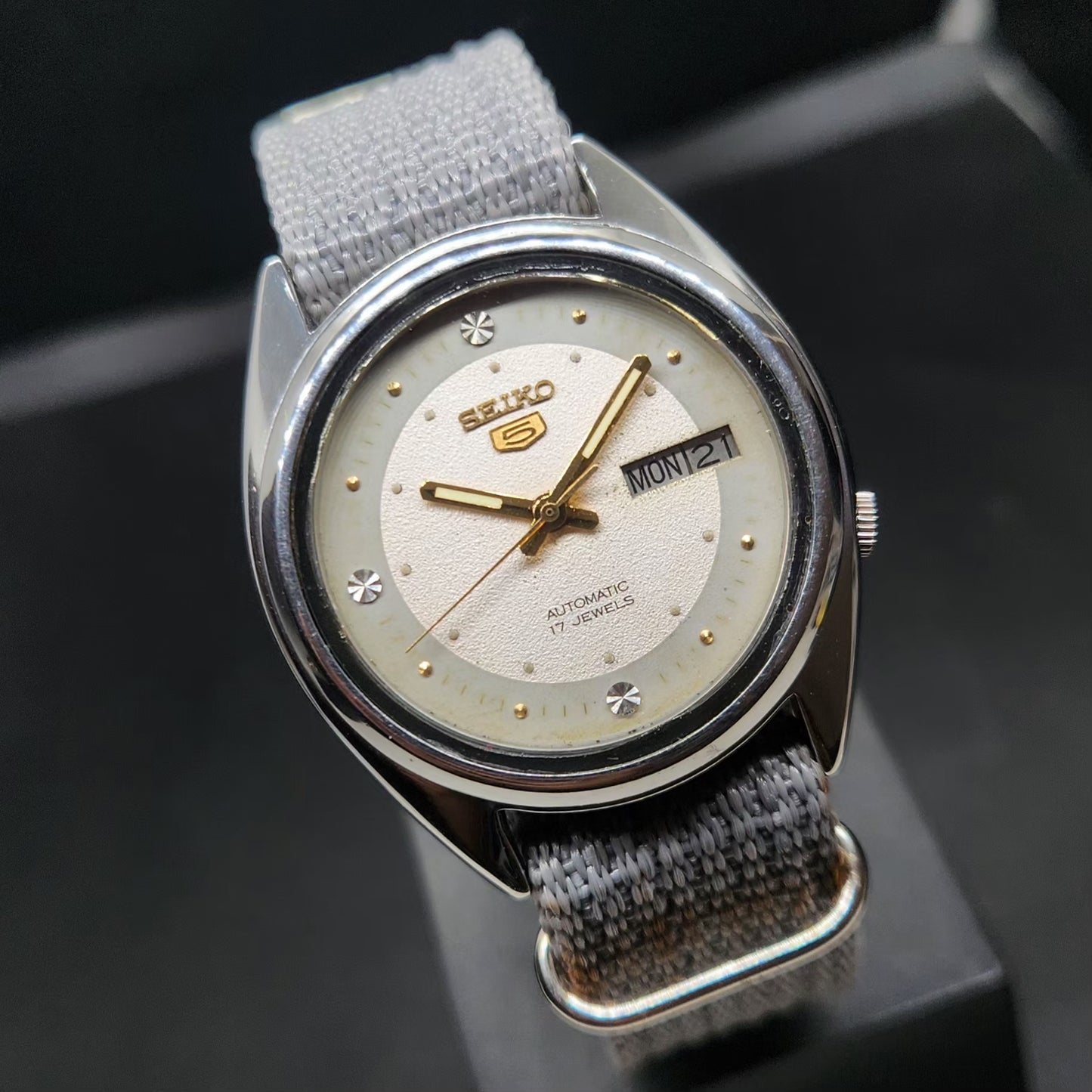 Vintage 1977 Original Seiko 5 Automatic 7019-5080 Grey Face 21 Jewels Day-Date Japanese Men's Wrist Watch VS79