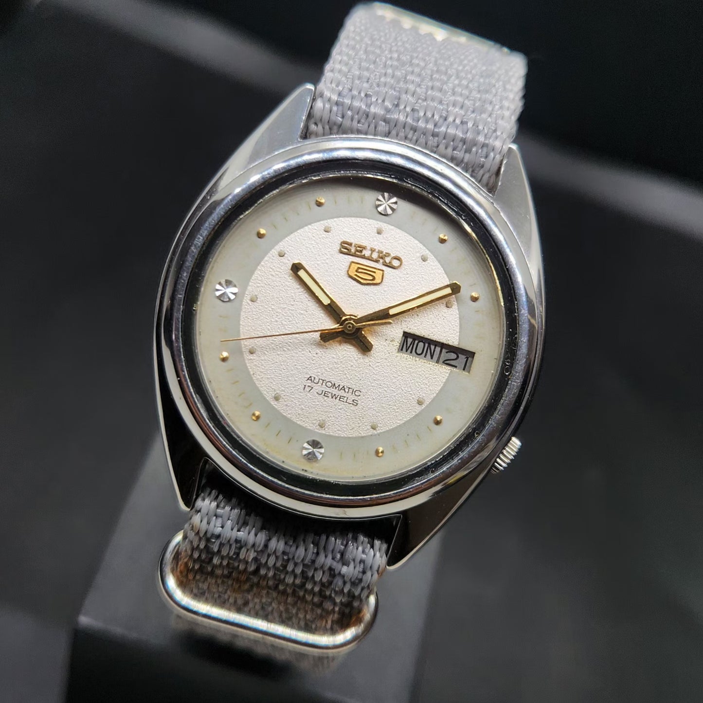 Vintage 1977 Original Seiko 5 Automatic 7019-5080 Grey Face 21 Jewels Day-Date Japanese Men's Wrist Watch VS79