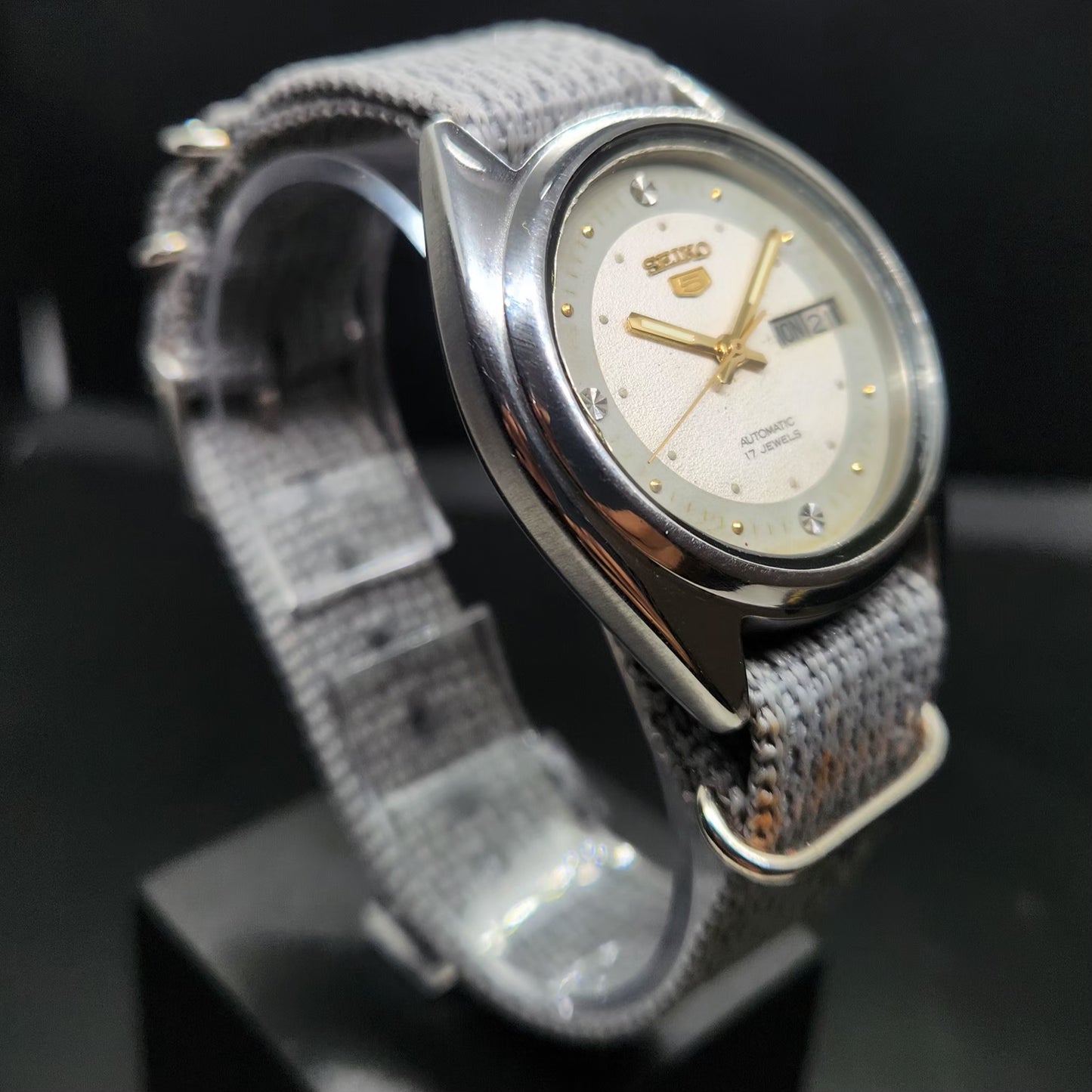 Vintage 1977 Original Seiko 5 Automatic 7019-5080 Grey Face 21 Jewels Day-Date Japanese Men's Wrist Watch VS79