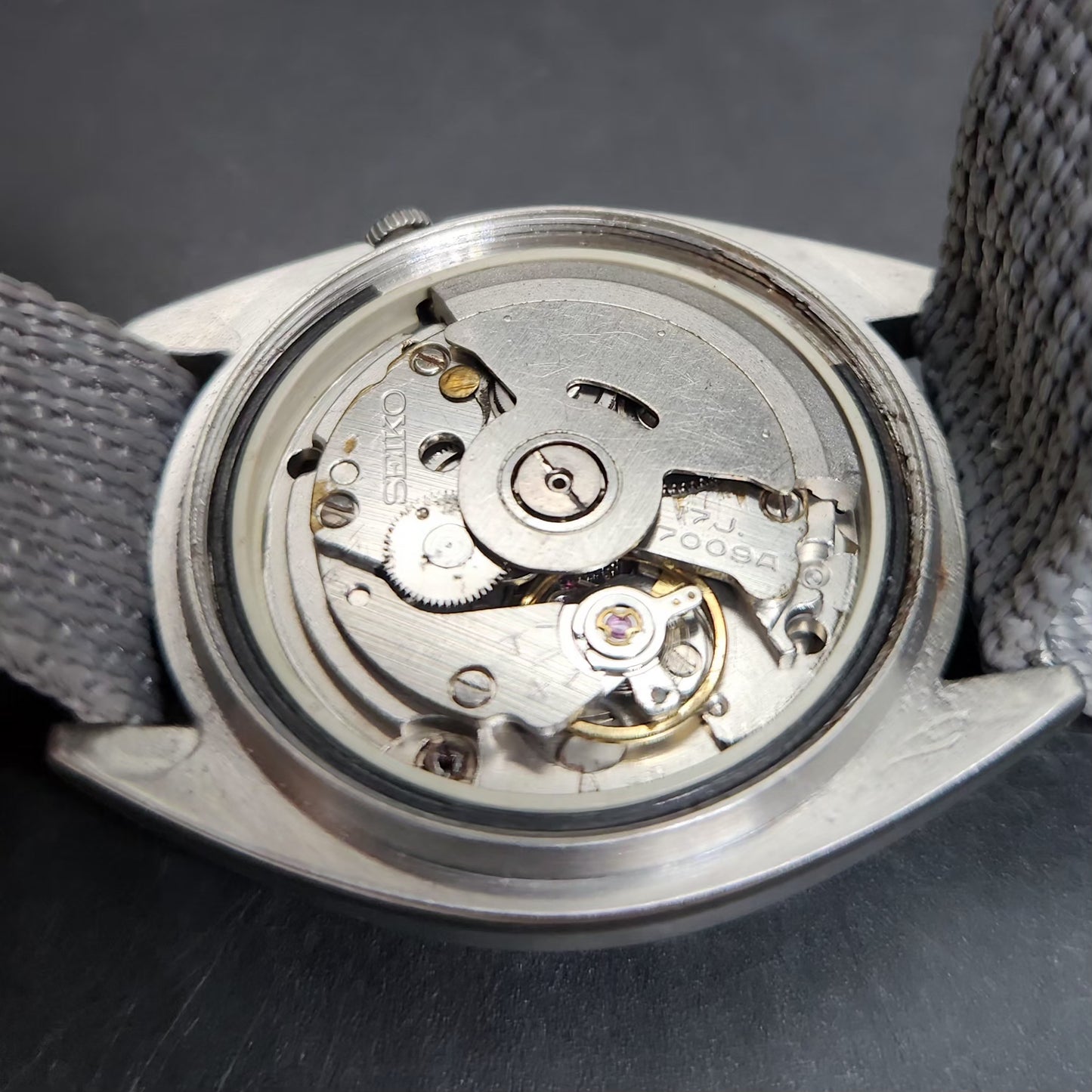 Vintage 1977 Original Seiko 5 Automatic 7019-5080 Grey Face 21 Jewels Day-Date Japanese Men's Wrist Watch VS79