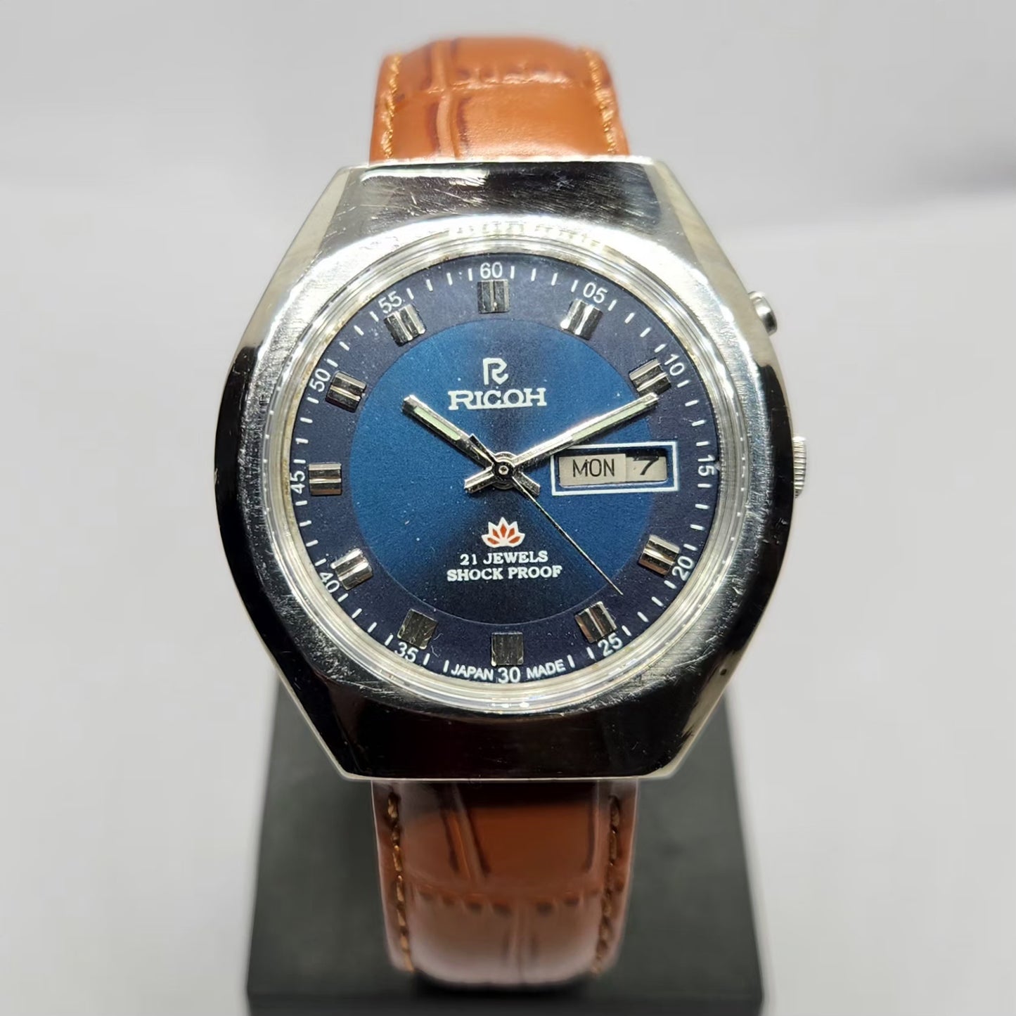 Vintage Ricoh R31 Automatic Blue Face Brown Strap 21 Jewels Day-Date Men's Wrist Watch R41