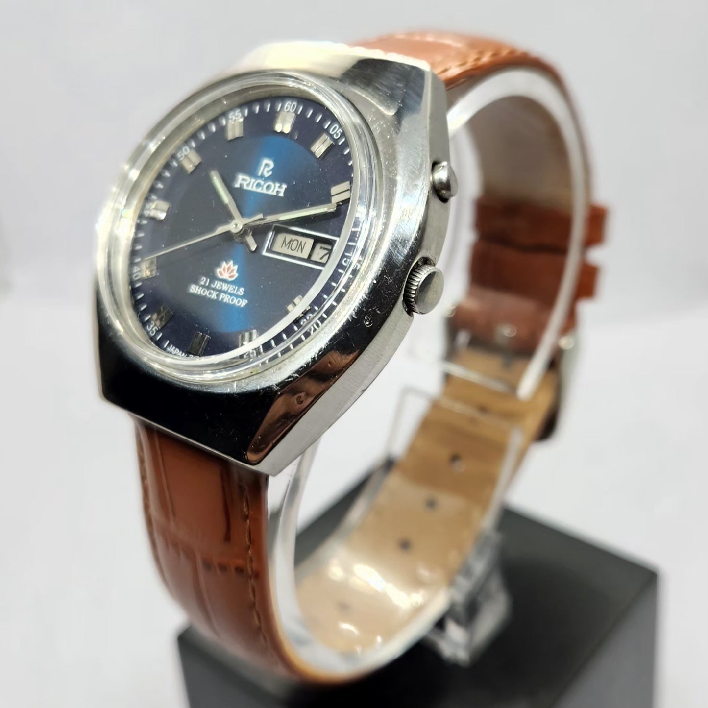 Vintage Ricoh R31 Automatic Blue Face Brown Strap 21 Jewels Day-Date Men's Wrist Watch R41